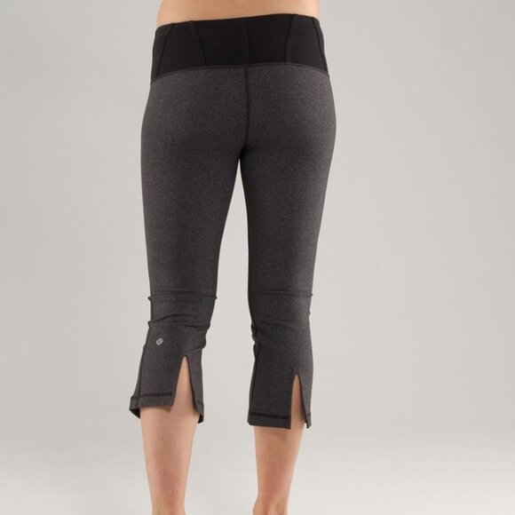 NWOT - Lululemon Tadasana Slit Crop *Heathered Black / Black (US 6) - Picture 1 of 12